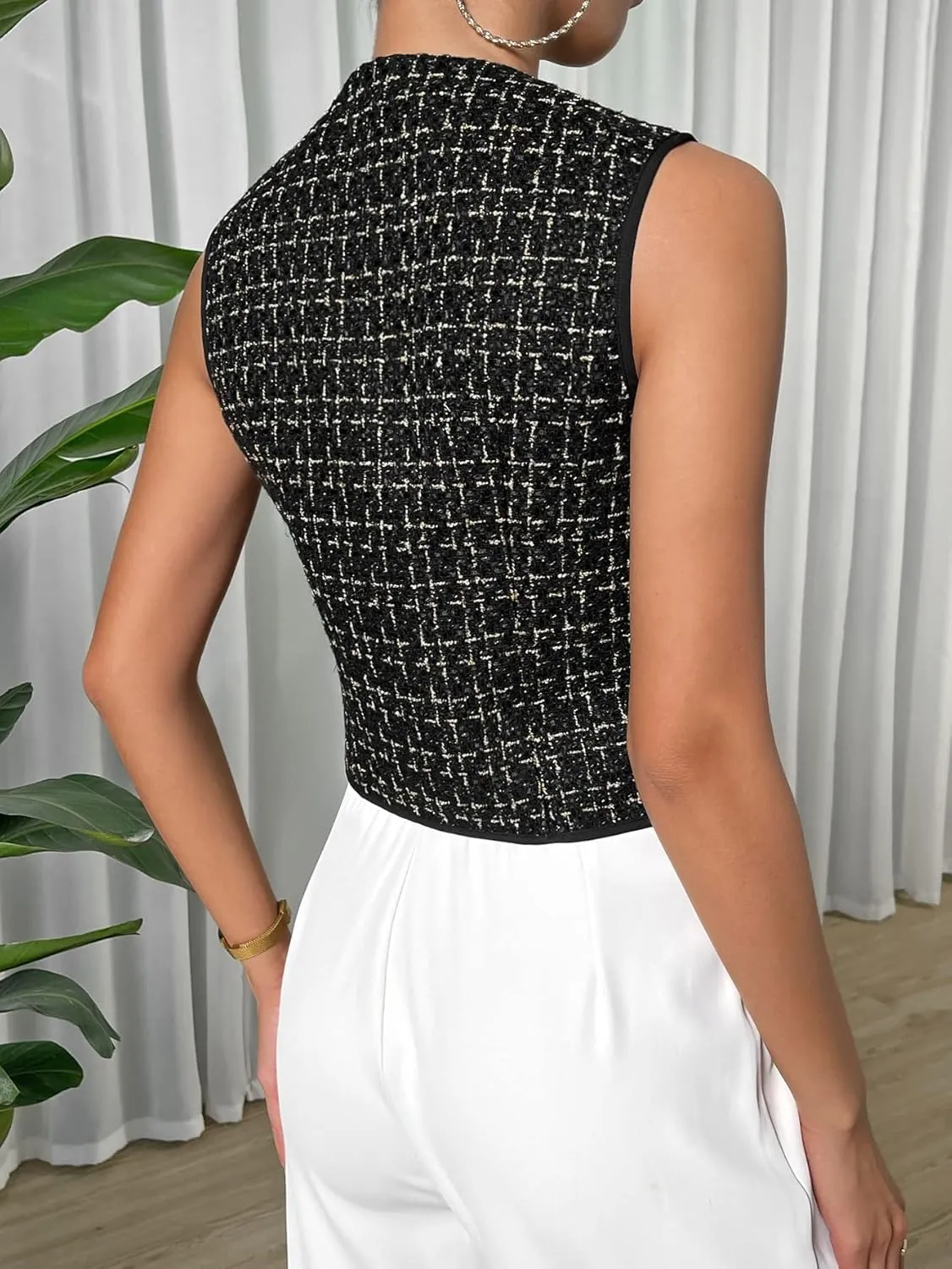WDIRARA Women's Asymmetrical Hem Button Front Crop Blazer Sleeveless V Neck Blazer Vest